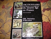 Dictionnaire Des Chateaux Et Des Fortifications Du Moyen Age En France.