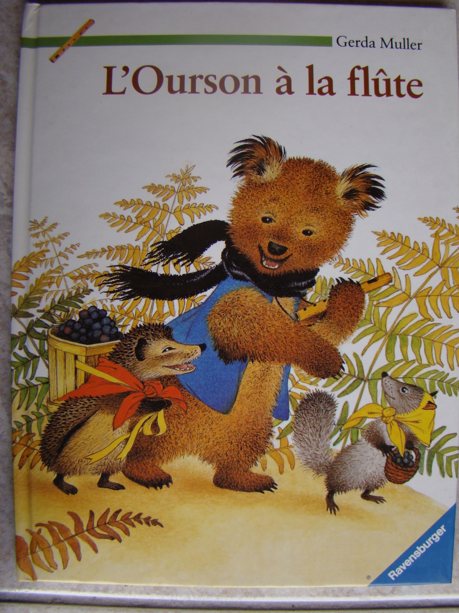 couverture de : L'Ourson &agrave; la fl&ucirc;te